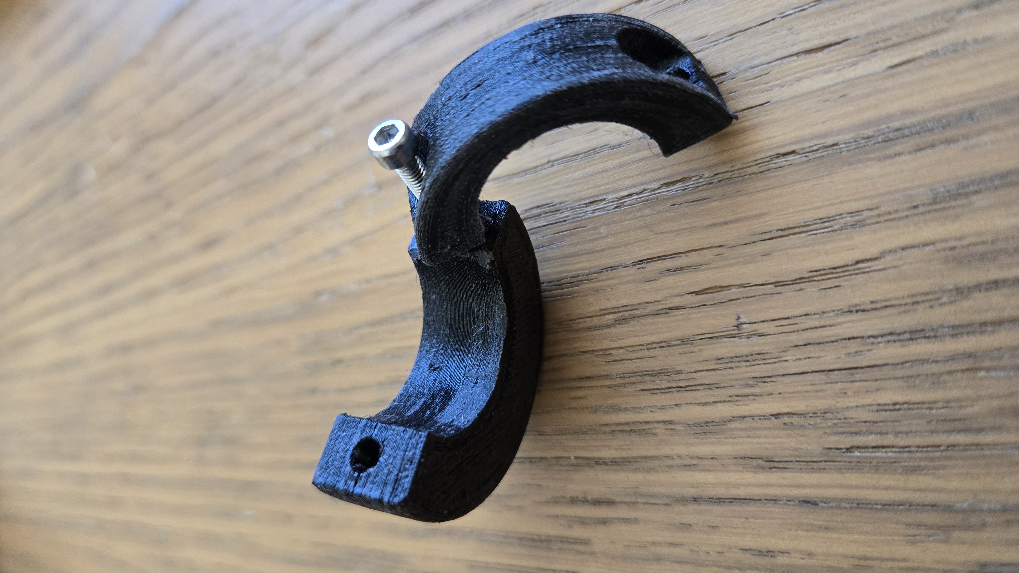 Détail de la pièce PurionClip avec vis inox montée